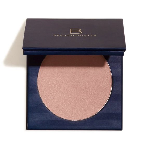 beautycounter Other - Luminous Powder Highlighter- halo